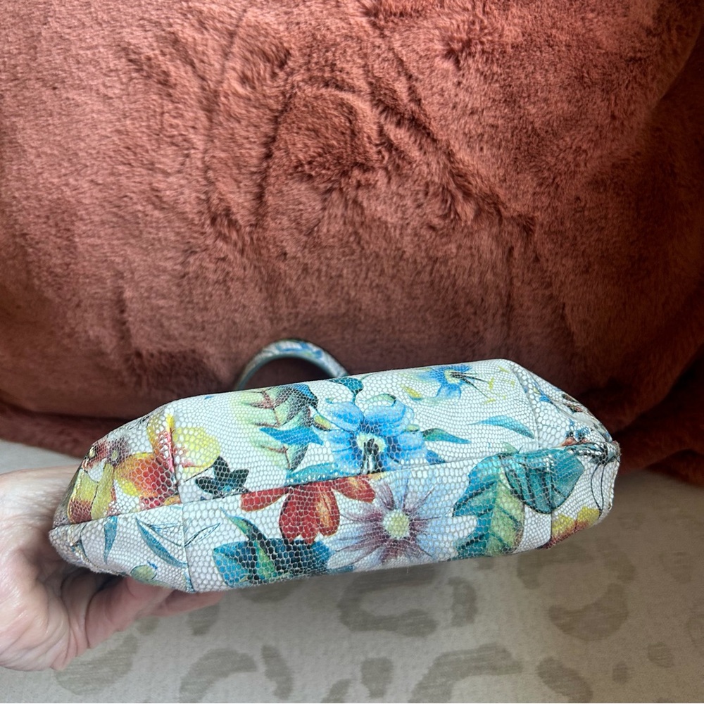 Hobo Floral Leather Kiss Lock Purse NWOT - Picture 4 of 8